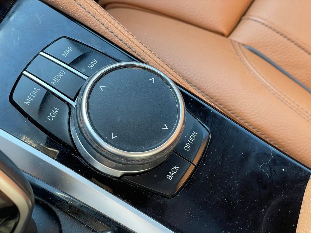 Used 2023 BMW M550i xDrive w/ Dynamic Handling Package image 19