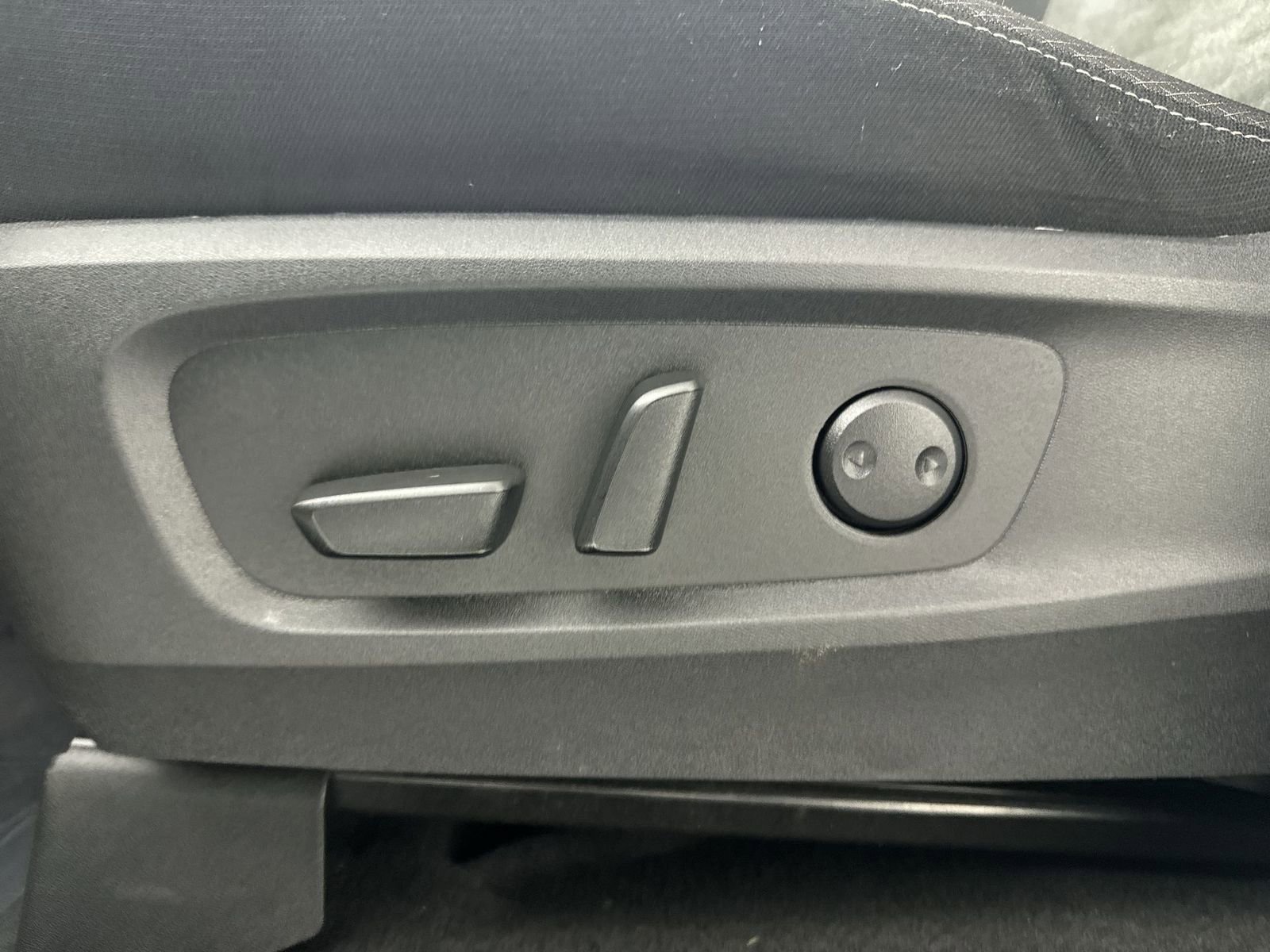 Certified 2025 Nissan Pathfinder SV image 22