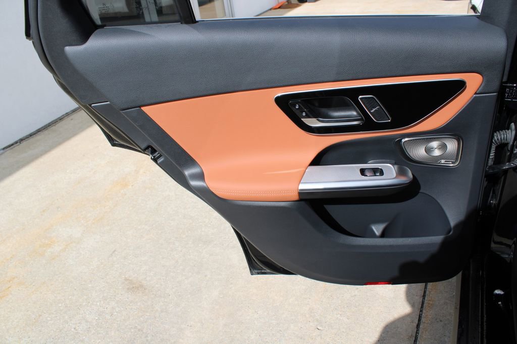 Used 2025 Mercedes-Benz GLC 300 4MATIC image 21