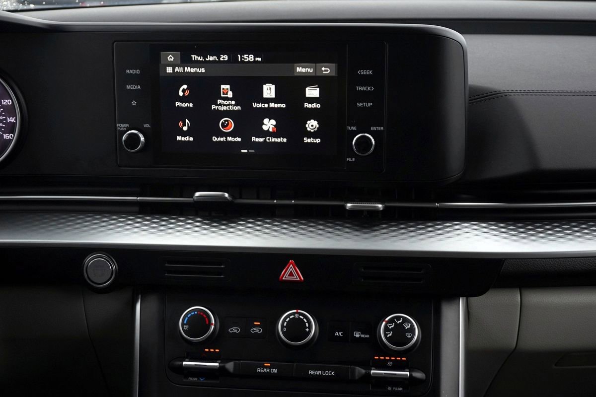 Used 2024 Kia Carnival LX FWD image 23