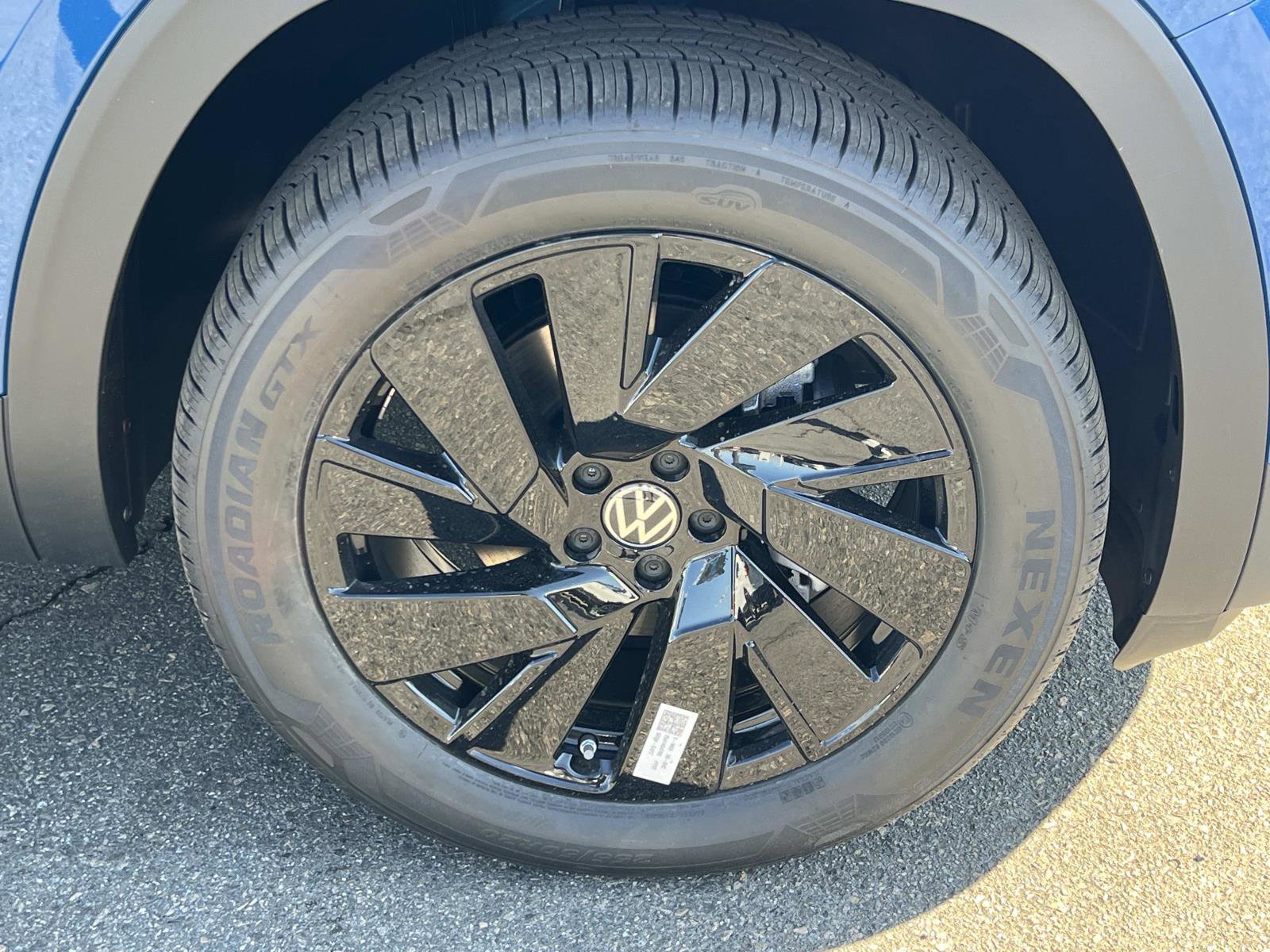 New 2026 Volkswagen Atlas Cross Sport SE image 30