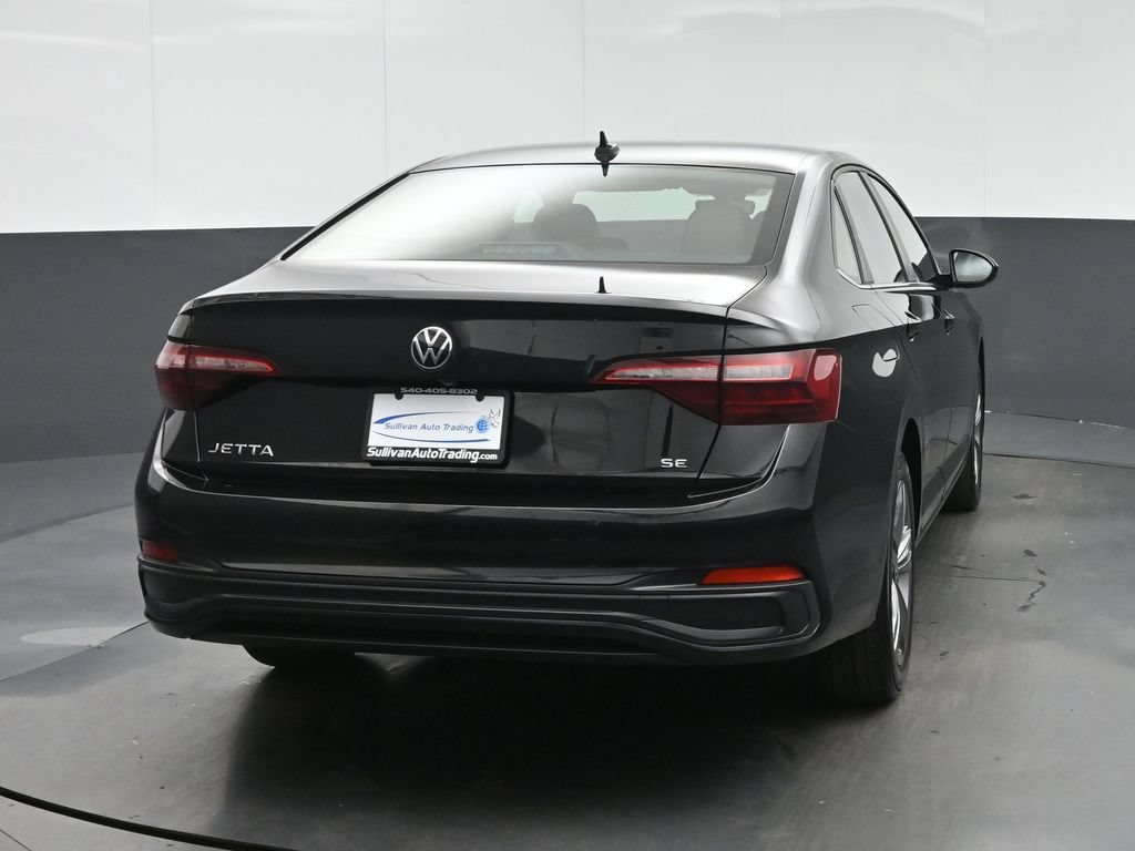 Used 2024 Volkswagen Jetta SE FWD image 6