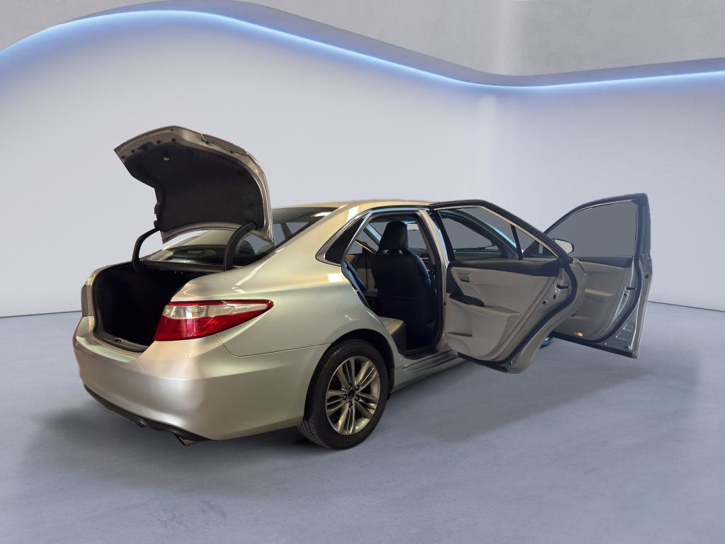 Used 2016 Toyota Camry SE FWD image 14