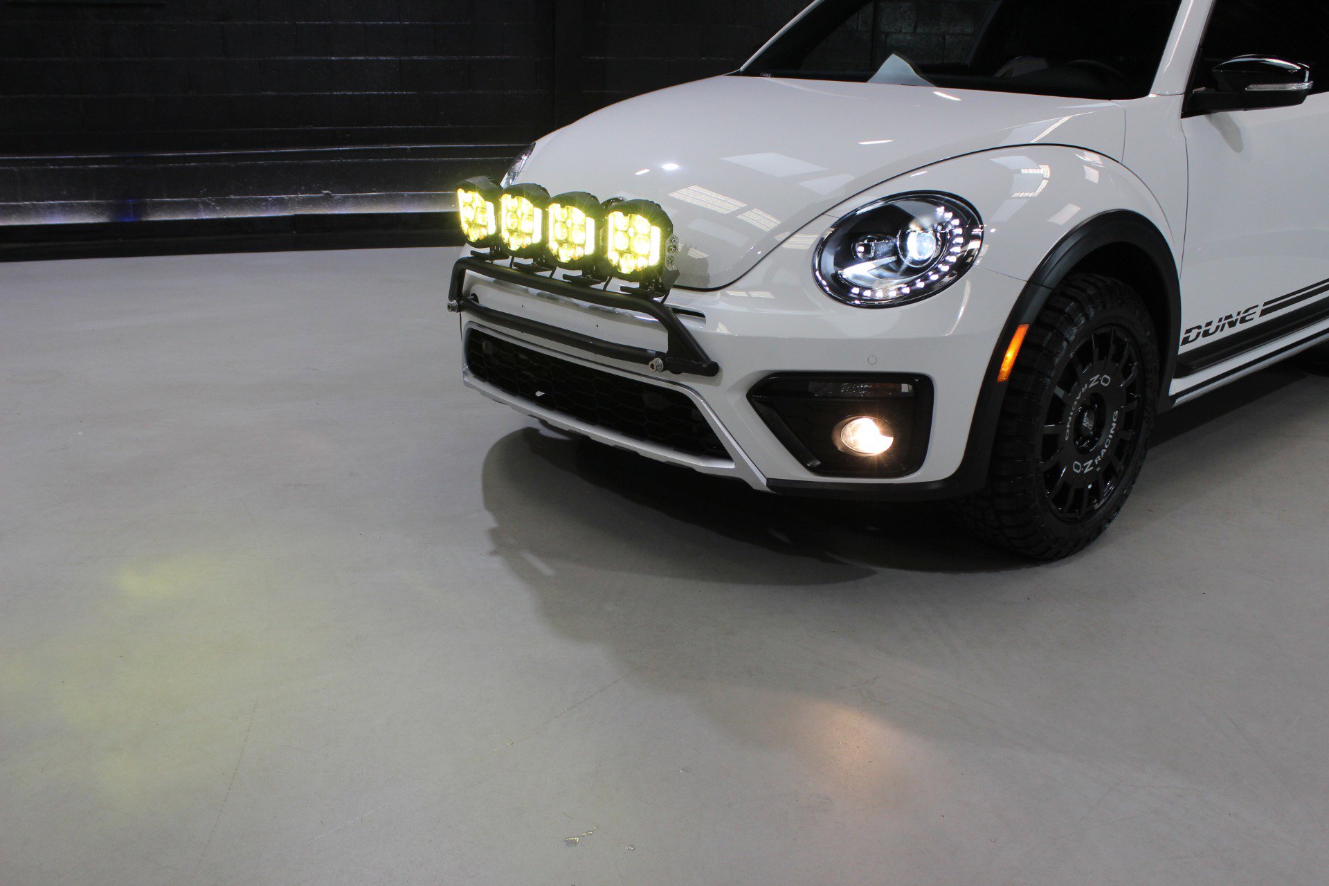 Used 2017 Volkswagen Beetle 1.8T Dune w/ Dune Technology Package FWD image 7