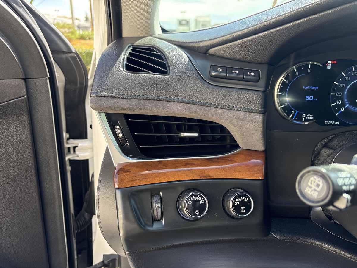 Used 2019 Cadillac Escalade ESV Luxury AWD/4WD image 29