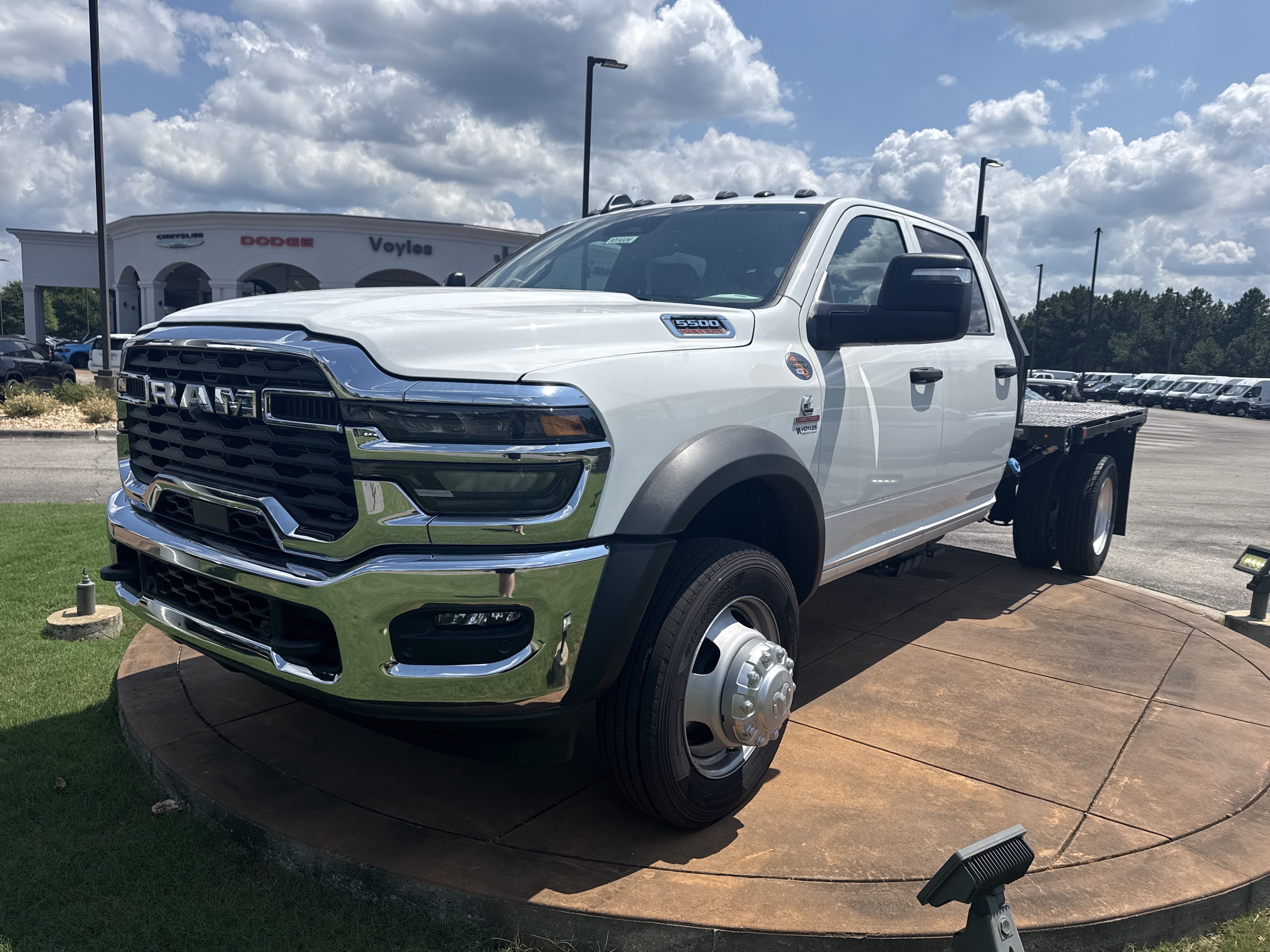 New 2026 RAM 5500 Tradesman w/ Chrome Appearance Group AWD/4WD image 3