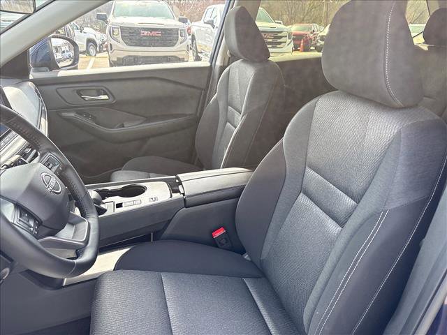 Used 2025 Nissan Rogue SV image 17
