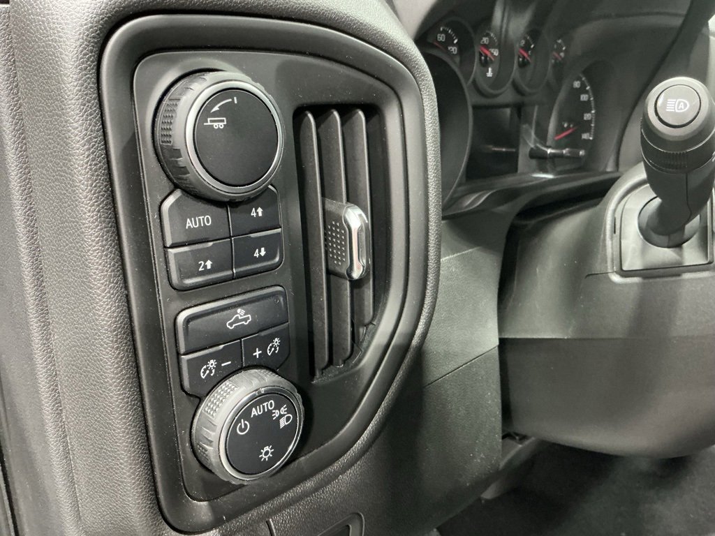 Used 2025 Chevrolet Silverado 1500 Custom Trail Boss w/ Dark Appearance Package image 4