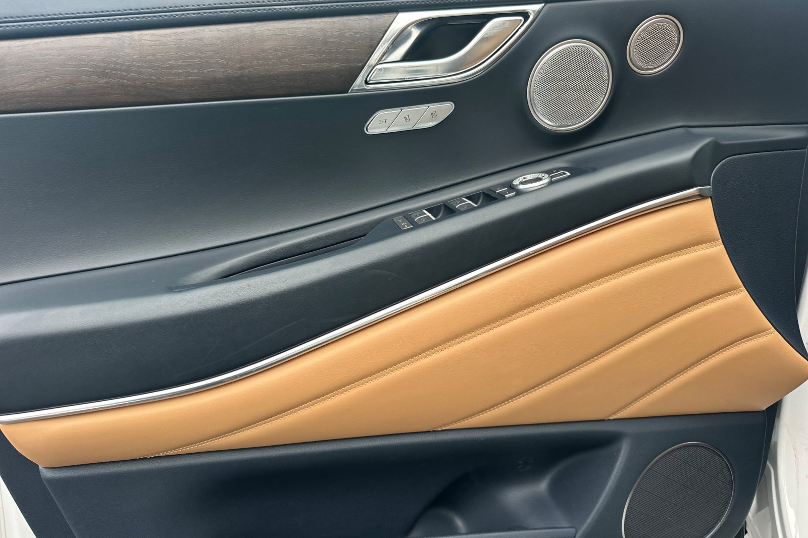 Used 2023 Genesis GV80 2.5T w/ Advanced Package image 11