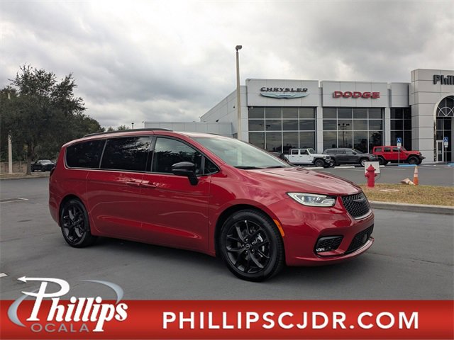 New 2026 Chrysler Pacifica Limited w/ S Appearance Package