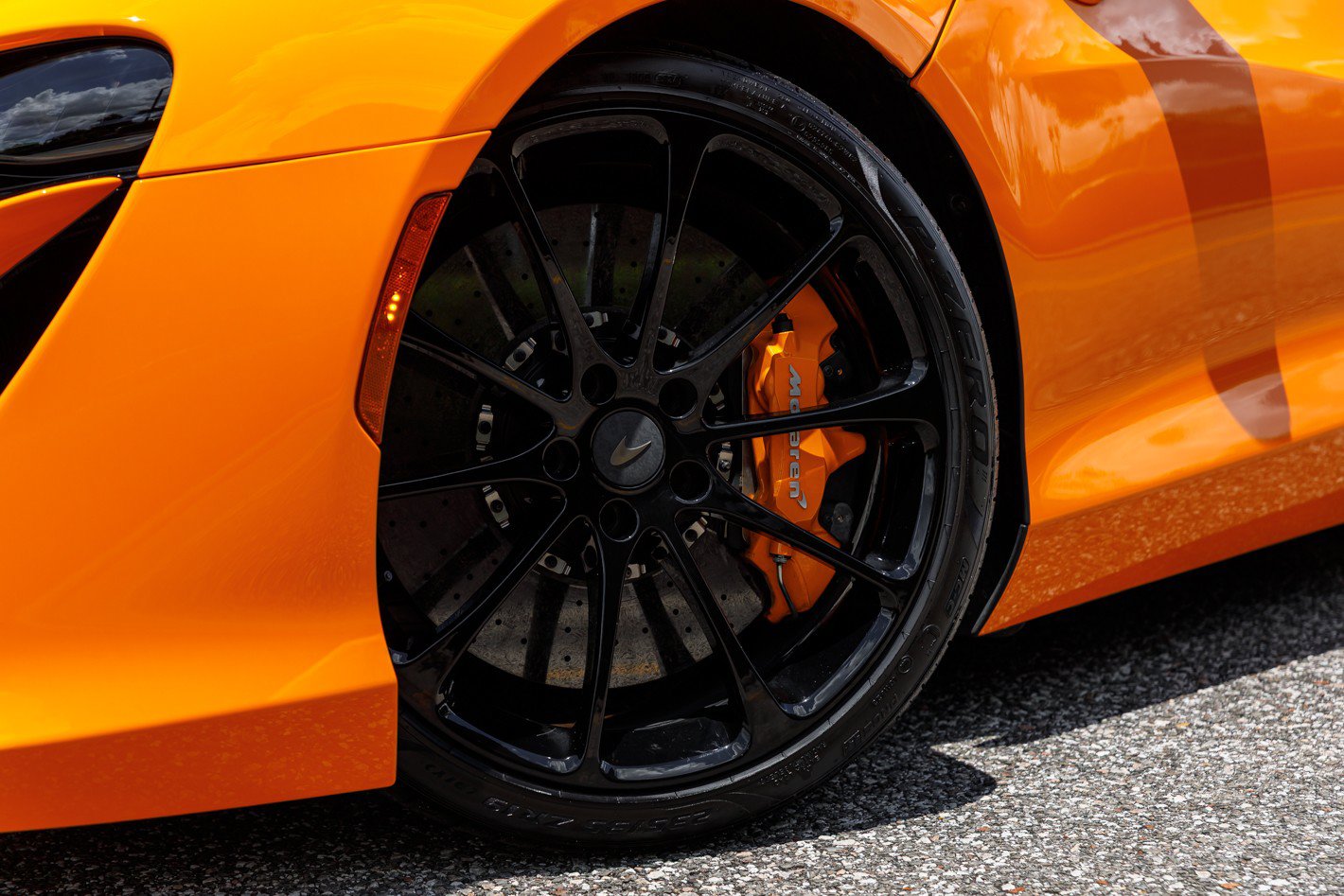 Used 2025 McLaren Artura Spider RWD image 29
