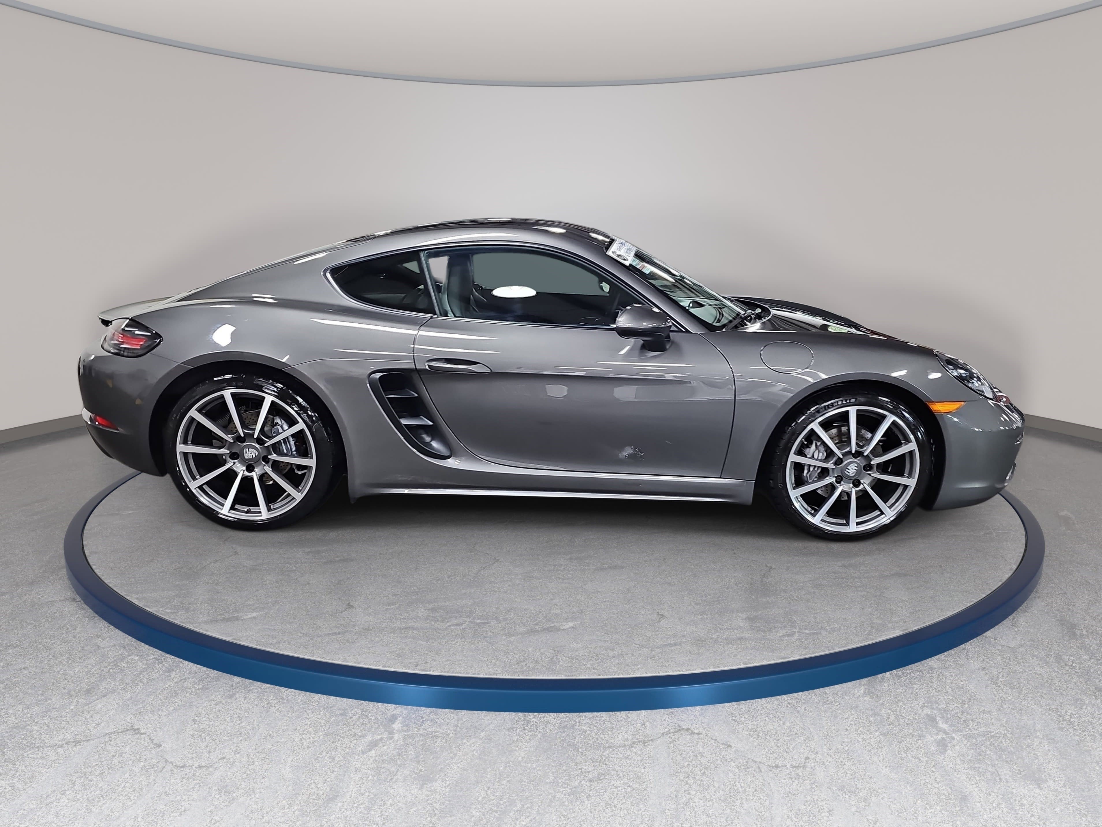 Used 2021 Porsche 718 Cayman RWD image 4