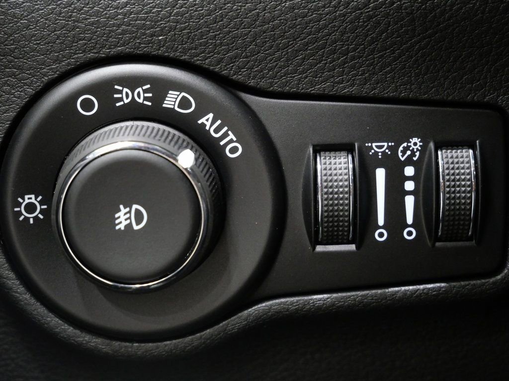 New 2026 Jeep Compass Latitude w/ Sun and Sound Group AWD/4WD image 15