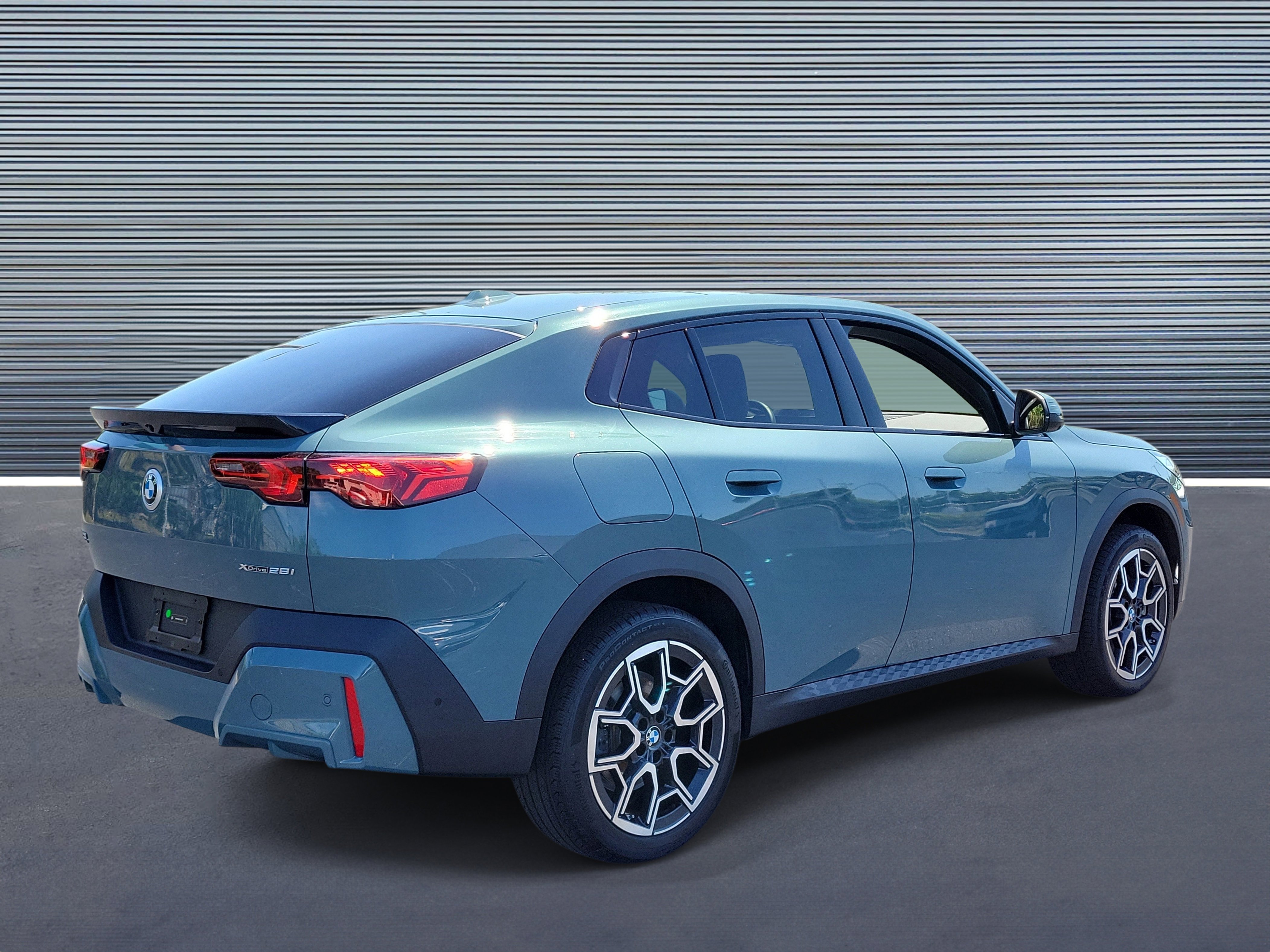 Used 2025 BMW X2 xDrive28i AWD/4WD image 3