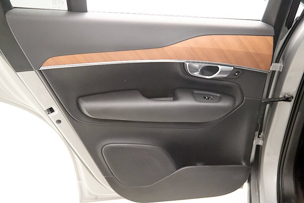 Certified 2023 Volvo XC90 B5 Plus w/ Protection Package Premier AWD/4WD image 19