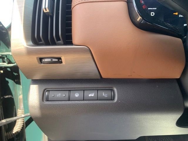 Used 2025 Nissan Pathfinder Platinum w/ Black Appearance Package FWD image 15