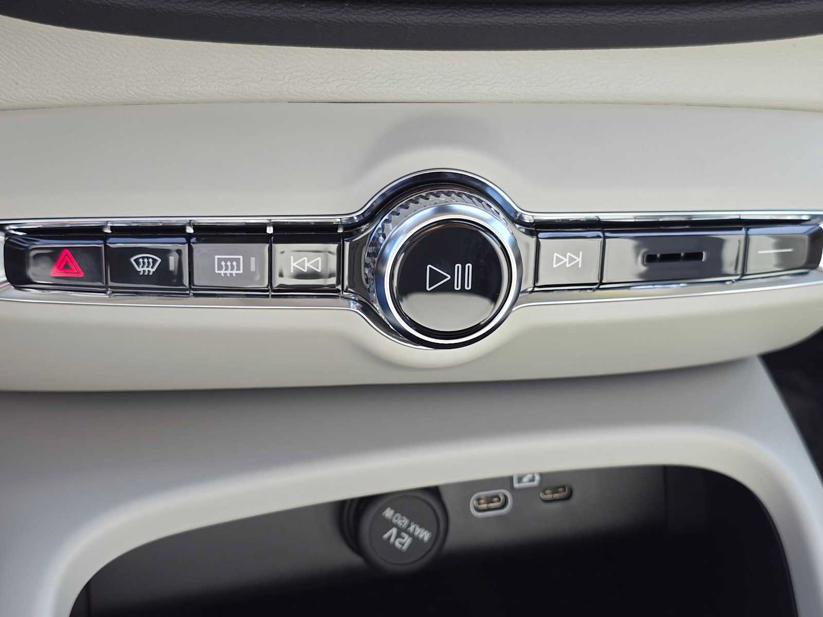 New 2026 Volvo XC40 B5 Ultra w/ Protection Package Premier AWD/4WD image 29