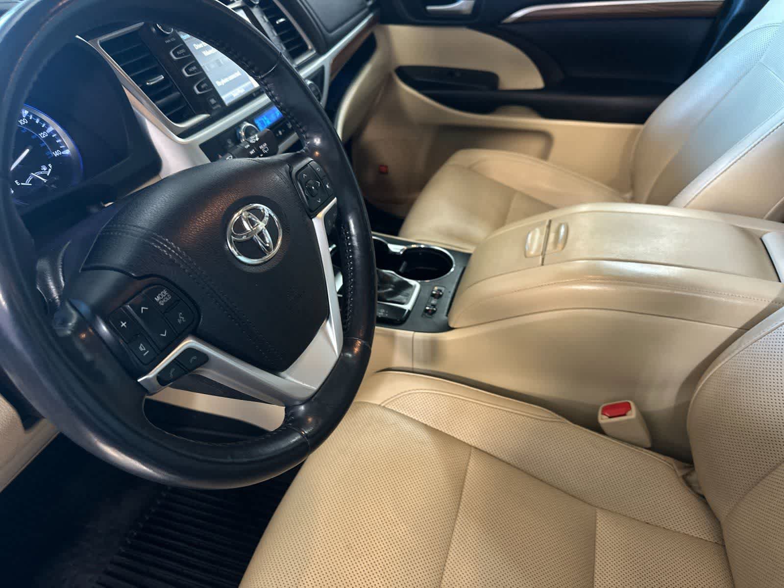 Used 2018 Toyota Highlander Limited Platinum AWD/4WD image 12