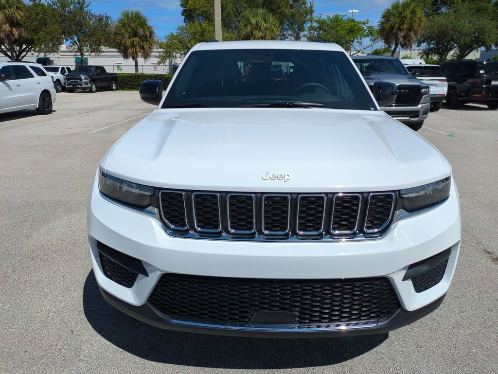 New 2025 Jeep Grand Cherokee Laredo AWD/4WD image 3