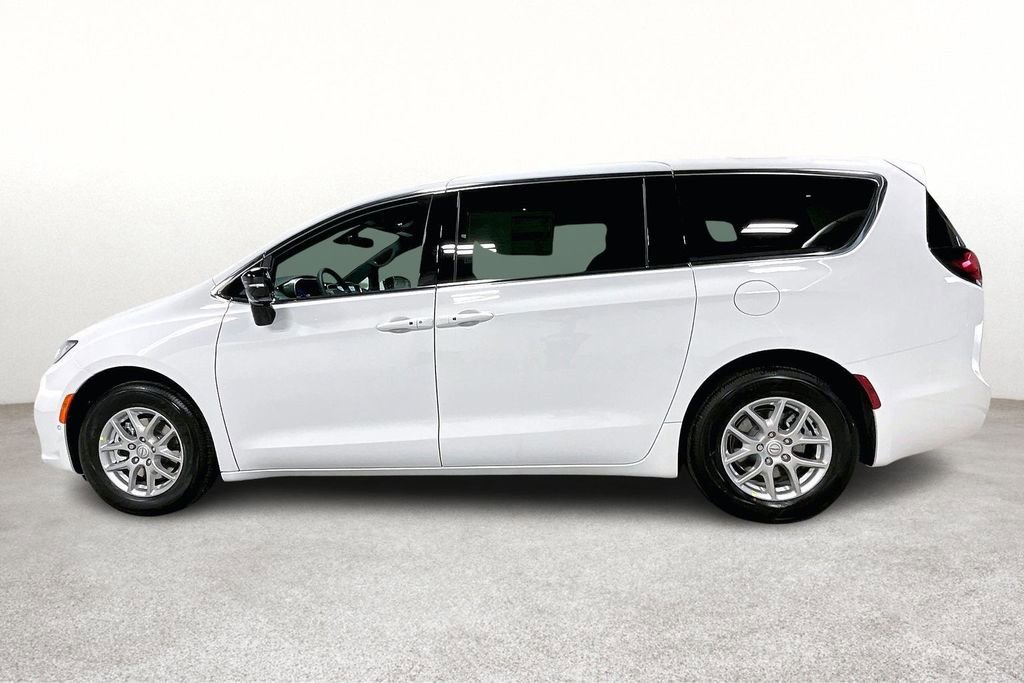 New 2026 Chrysler Pacifica Select image 7