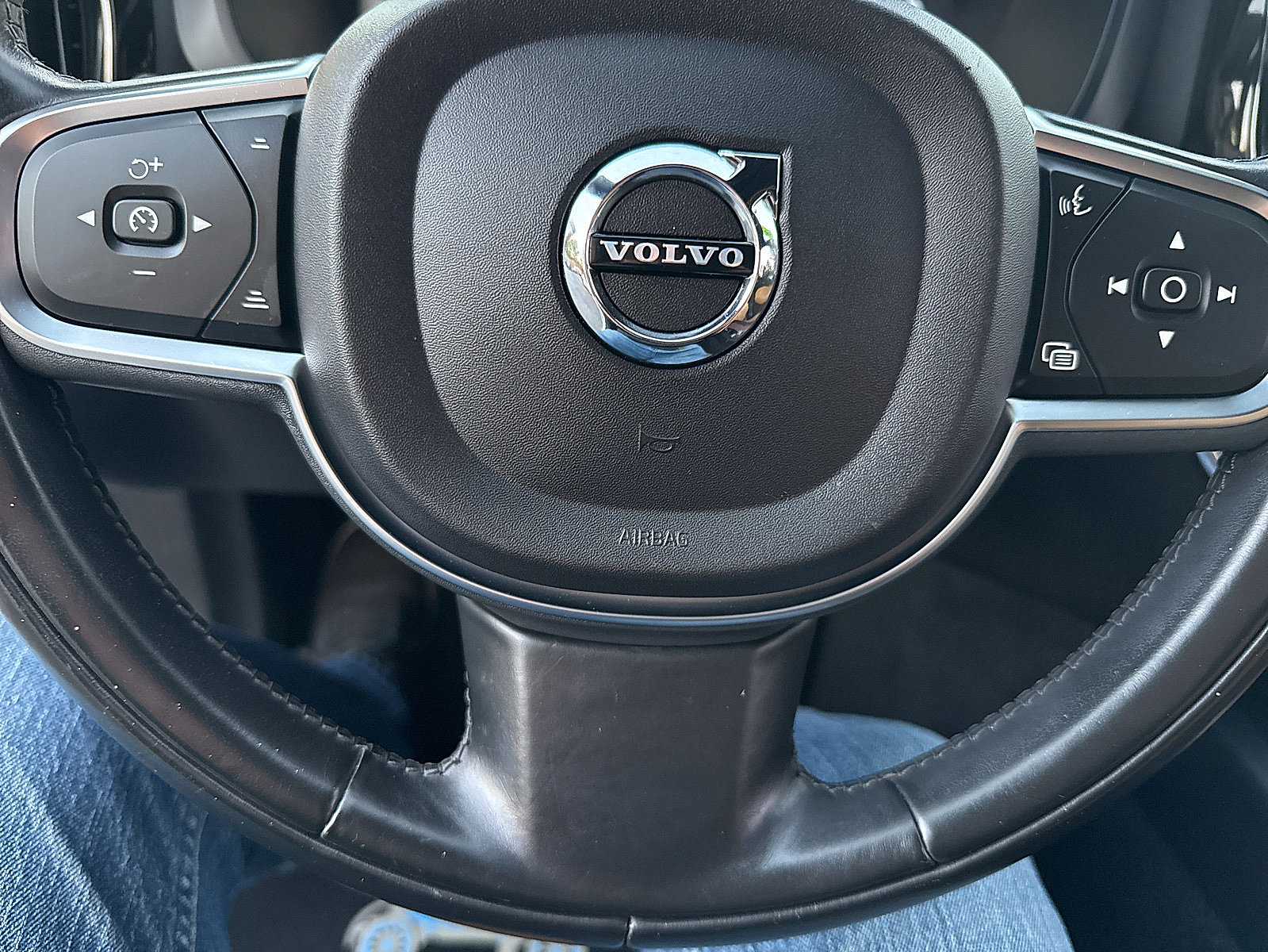 Used 2019 Volvo XC60 T5 Momentum w/ Multimedia Package AWD/4WD image 56