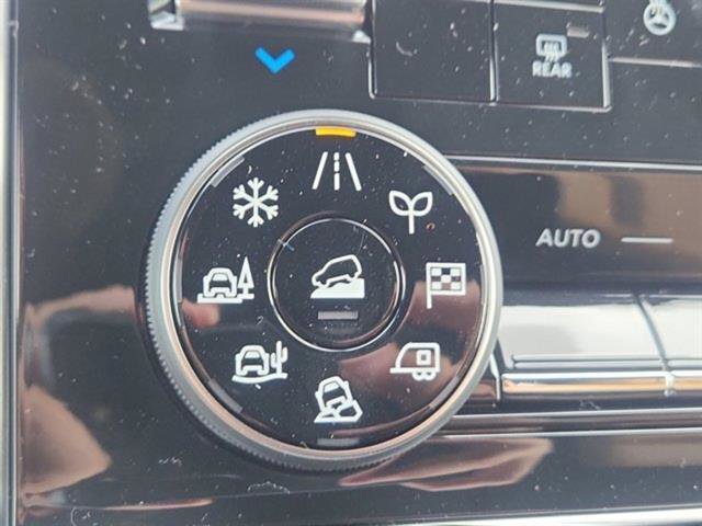 New 2025 Nissan Armada SL w/ Captain's Chari Seat Package image 31