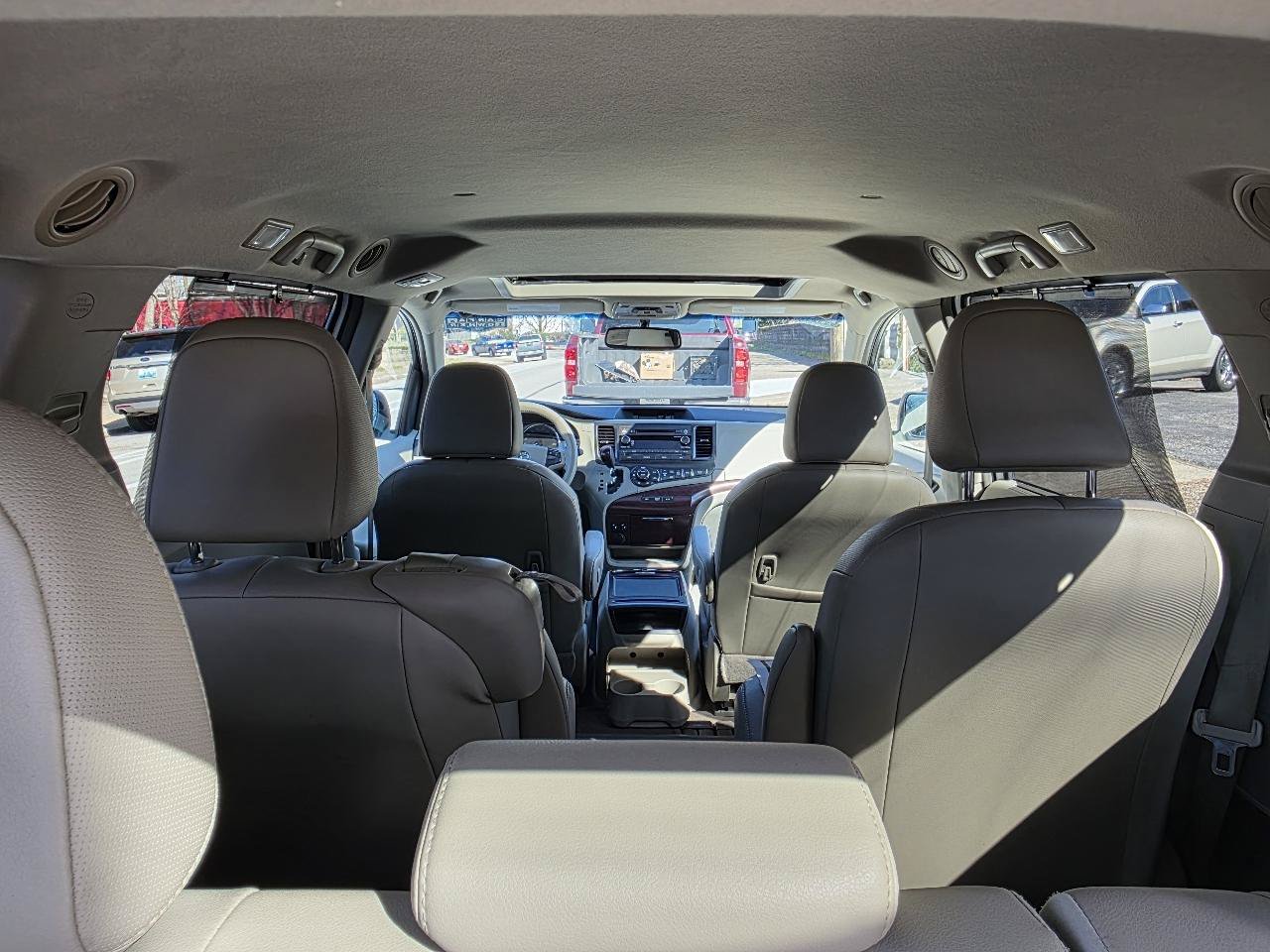 Used 2013 Toyota Sienna XLE FWD image 17