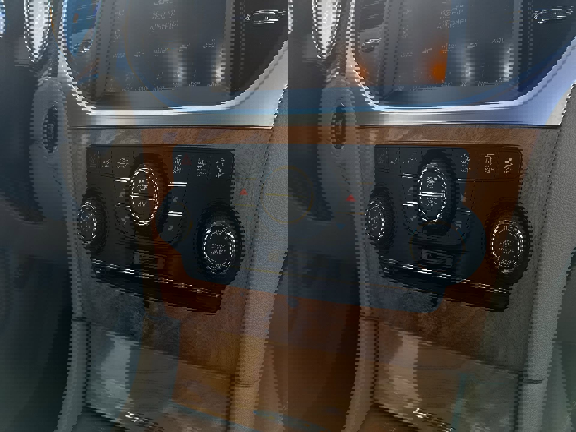 Used 2013 Chrysler 300 C image 34