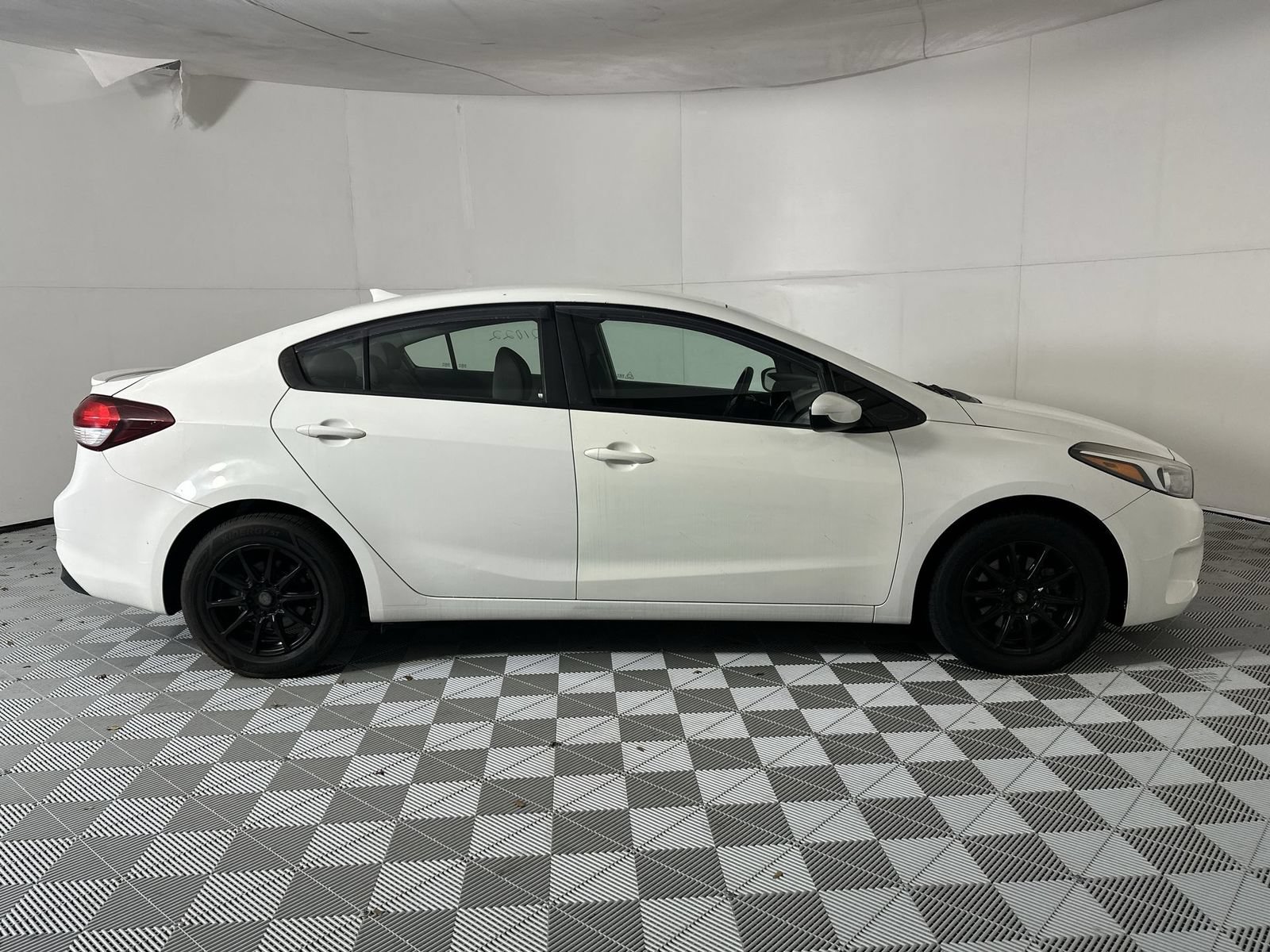 Used 2017 Kia Forte LX FWD image 9