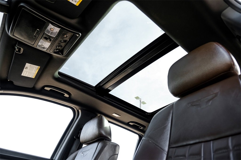 Used 2020 Nissan Titan Platinum Reserve w/ Moonroof Package image 4