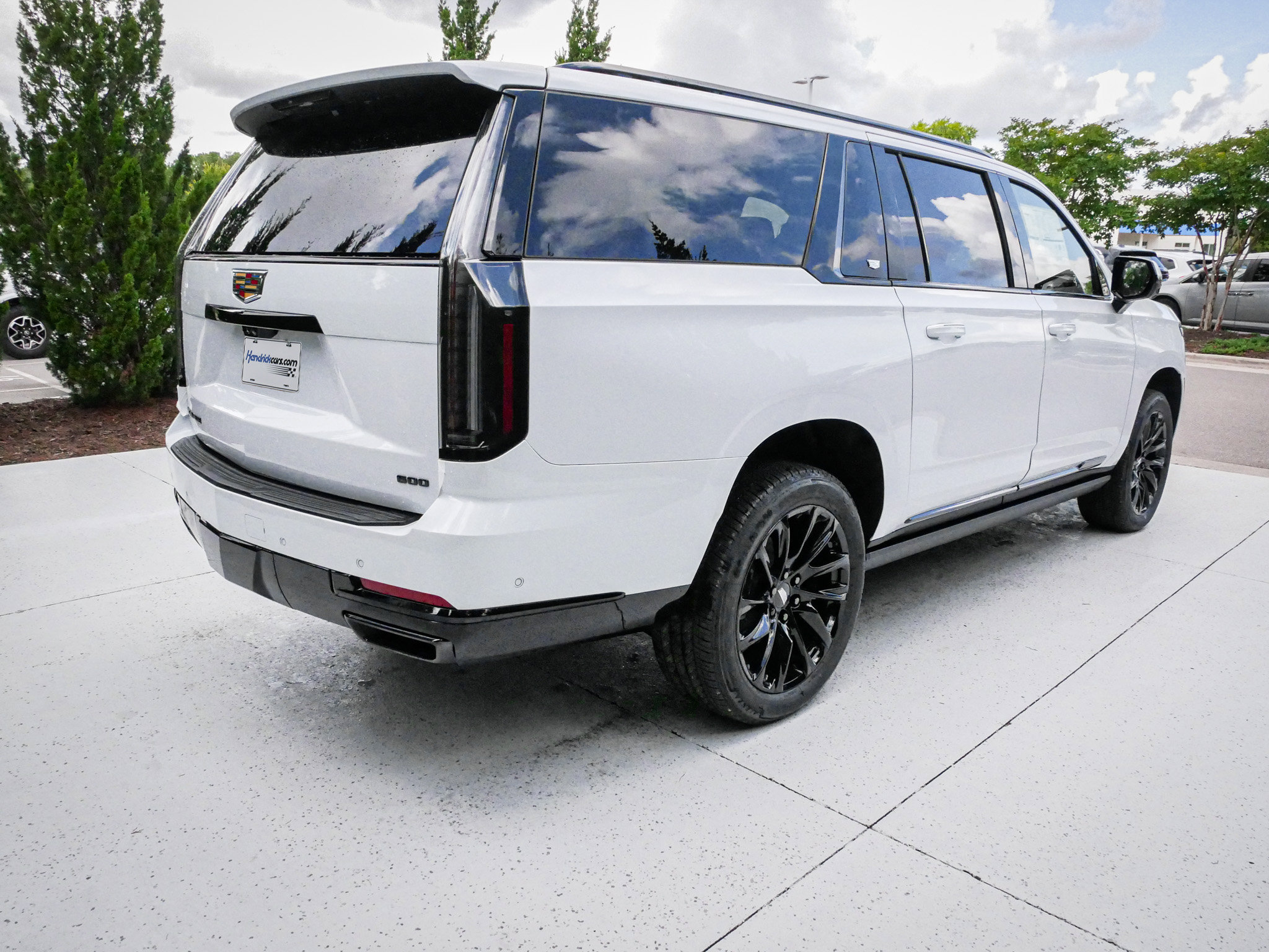 Used 2026 Cadillac Escalade ESV Sport w/ LPO, ONYX Package AWD/4WD image 11