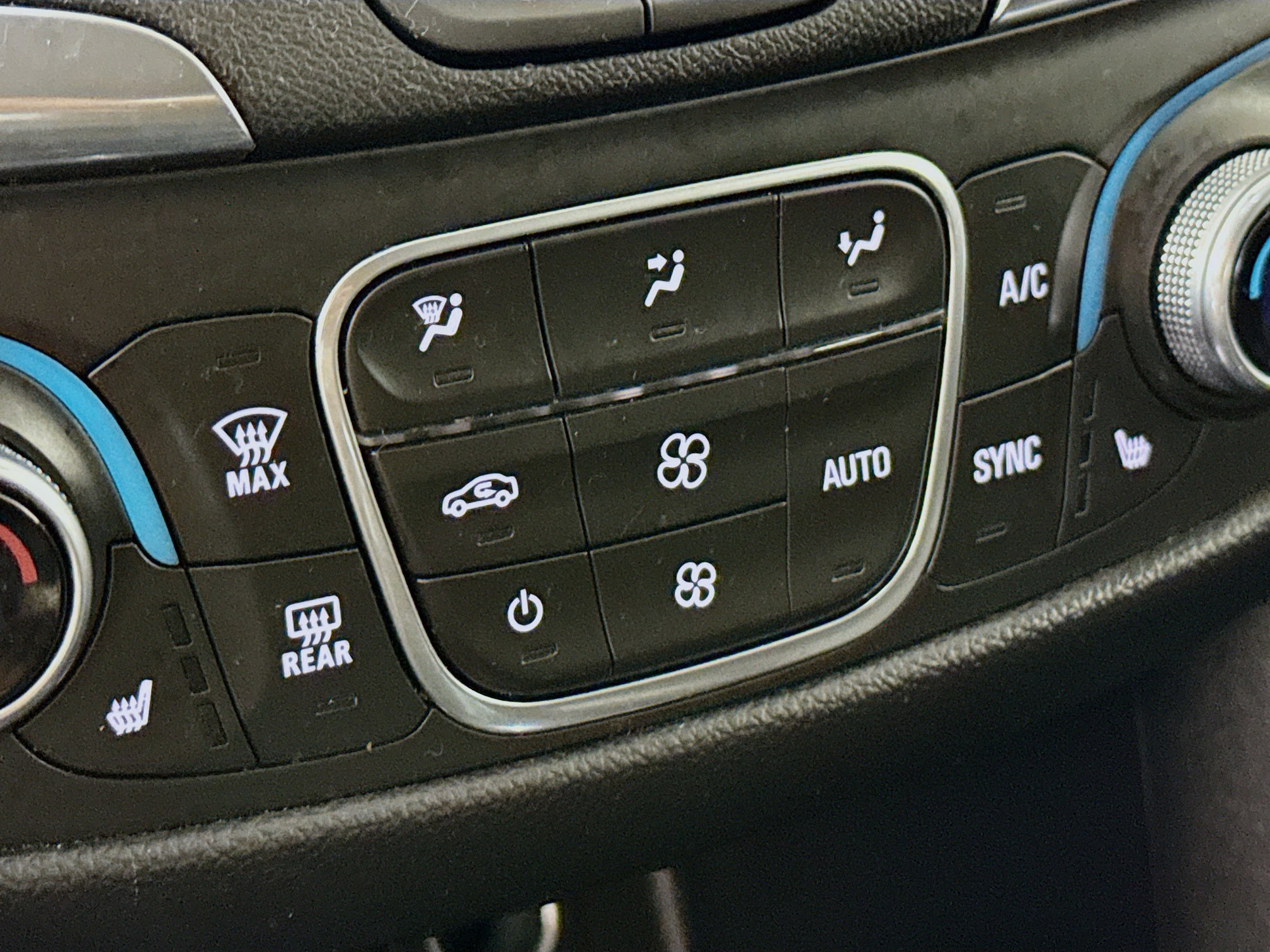 Used 2024 Chevrolet Equinox LT image 24