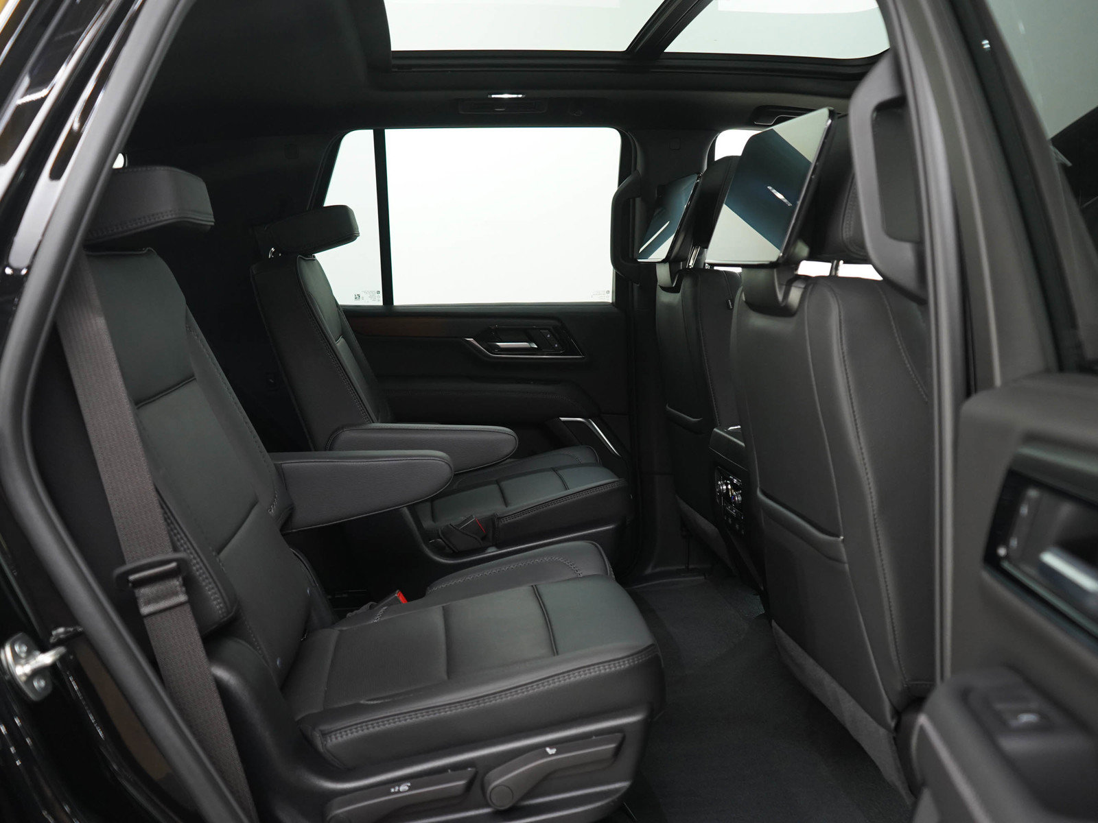Used 2025 GMC Yukon Denali w/ Denali Reserve Package AWD/4WD image 12