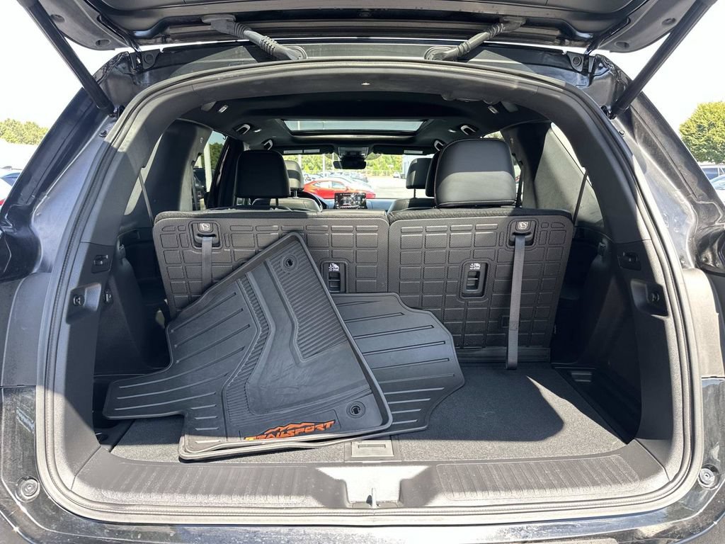 Used 2025 Honda Pilot TrailSport image 12