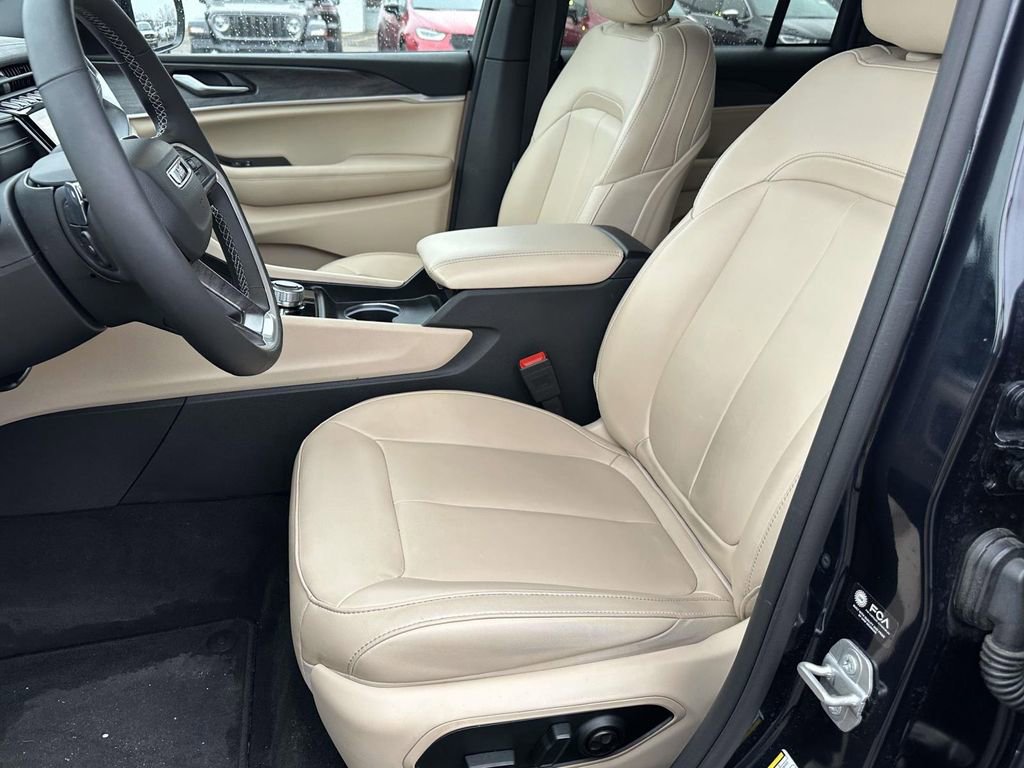 Used 2024 Jeep Grand Cherokee Limited image 18