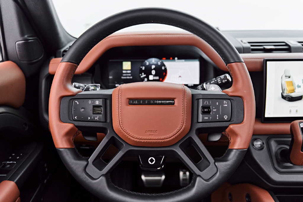 Used 2025 Land Rover Defender 110 AWD/4WD image 64