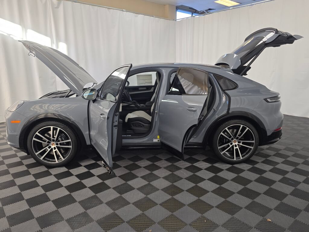 New 2026 Porsche Cayenne GTS AWD/4WD image 13