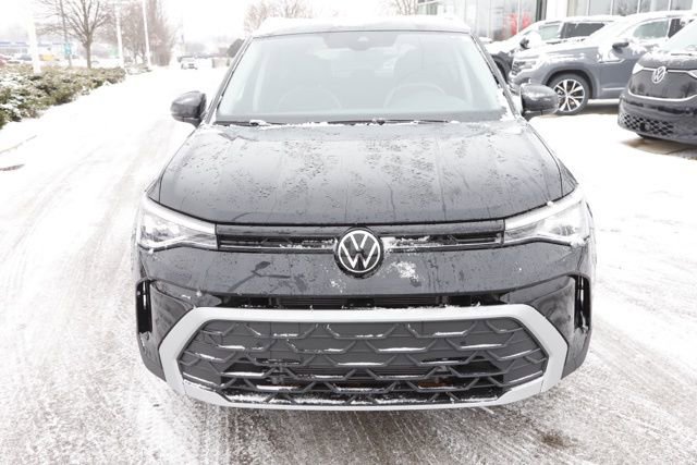 Used 2025 Volkswagen Taos SE w/ Panoramic Sunroof Package image 9
