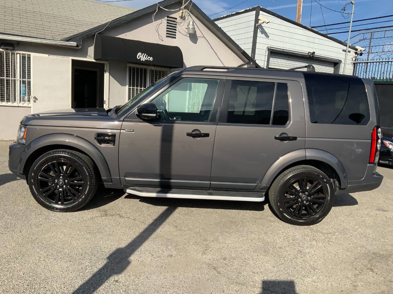Used 2016 Land Rover LR4 HSE Silver Edition AWD/4WD image 3