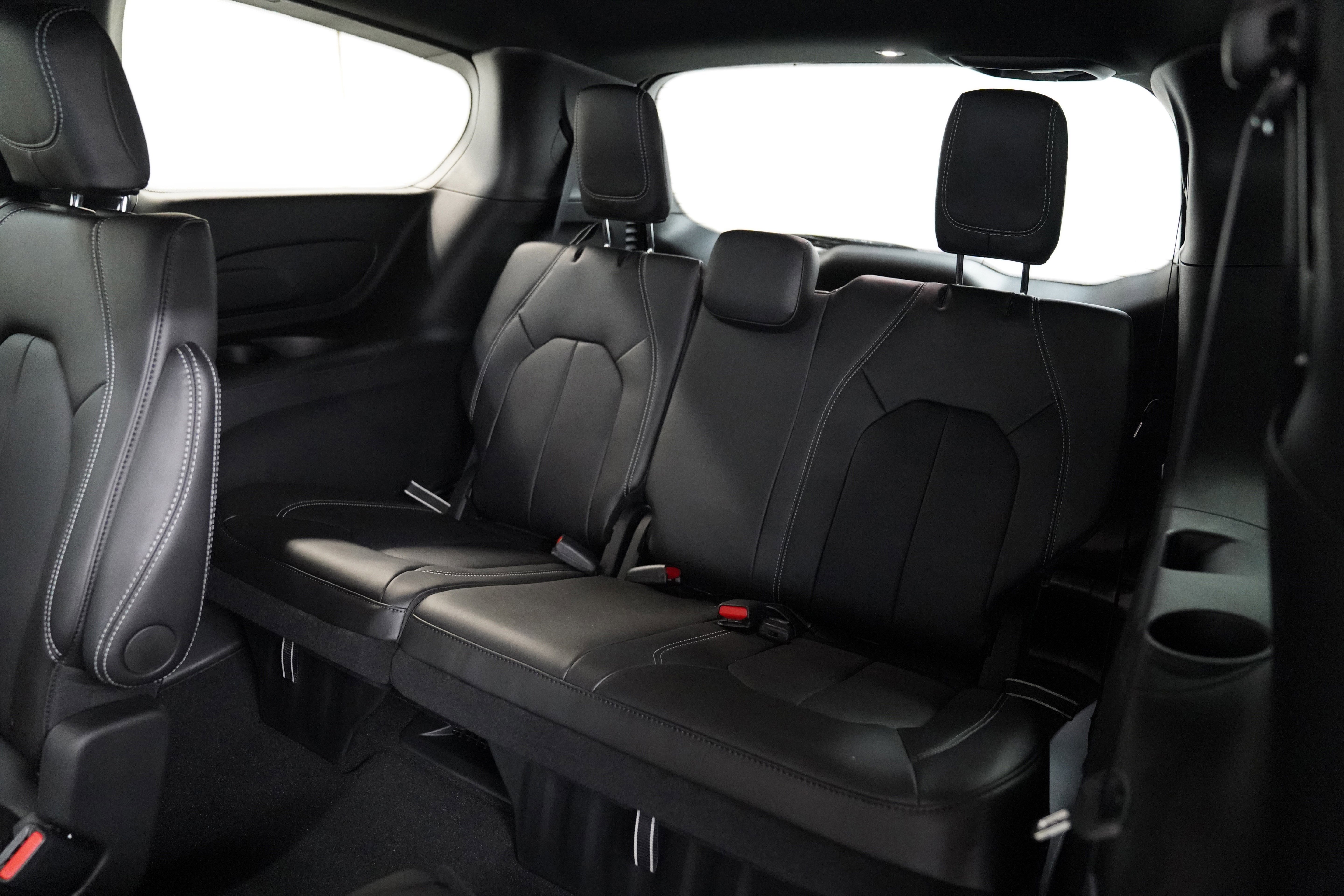 New 2026 Chrysler Voyager LX image 7