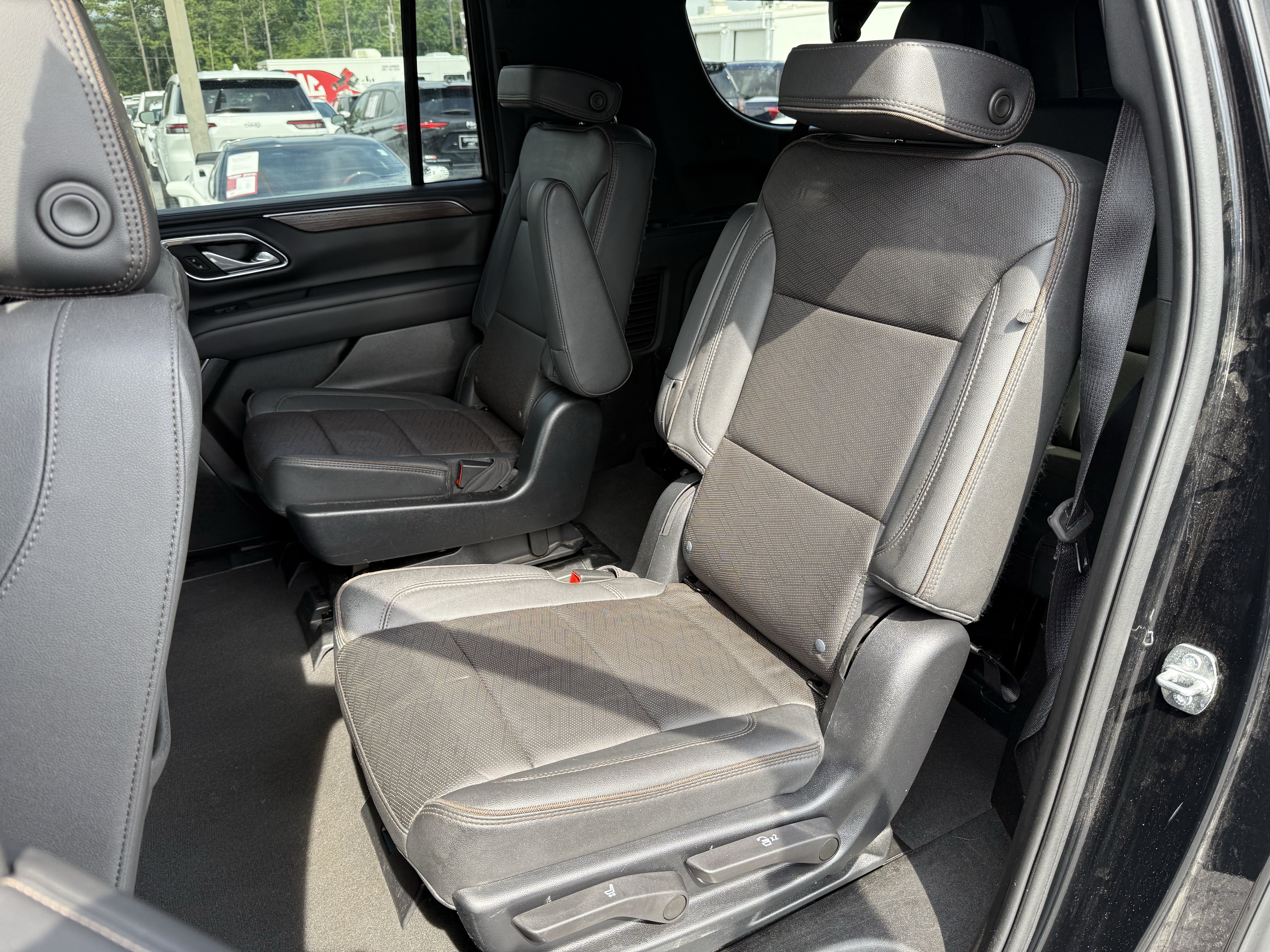 Used 2023 Chevrolet Suburban High Country w/ Premium Package AWD/4WD image 33