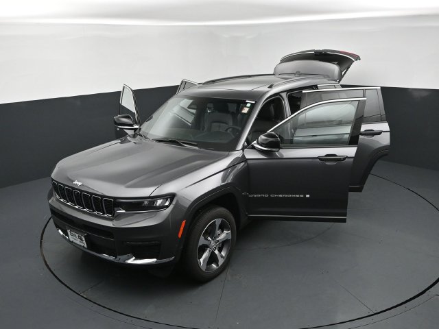 Used 2025 Jeep Grand Cherokee L Limited w/ Luxury Tech Group II AWD/4WD image 25
