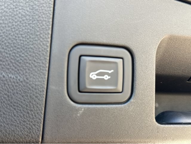 Certified 2024 Cadillac XT4 Luxury w/ Cold Weather Package FWD image 32