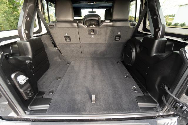 Used 2019 Jeep Wrangler Unlimited Sahara w/ Quick Order Package 24M Moab image 37