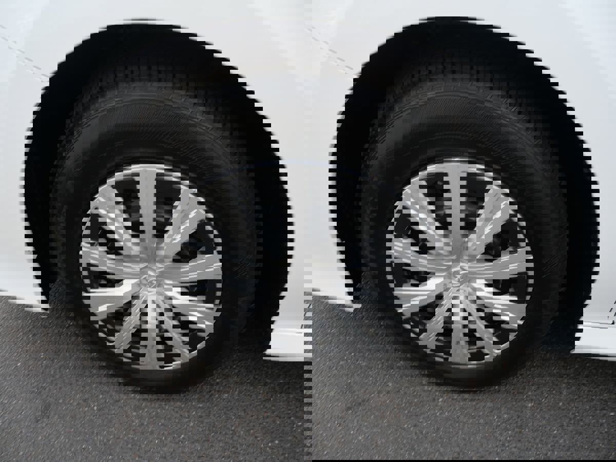 Used 2022 Toyota Camry LE image 30