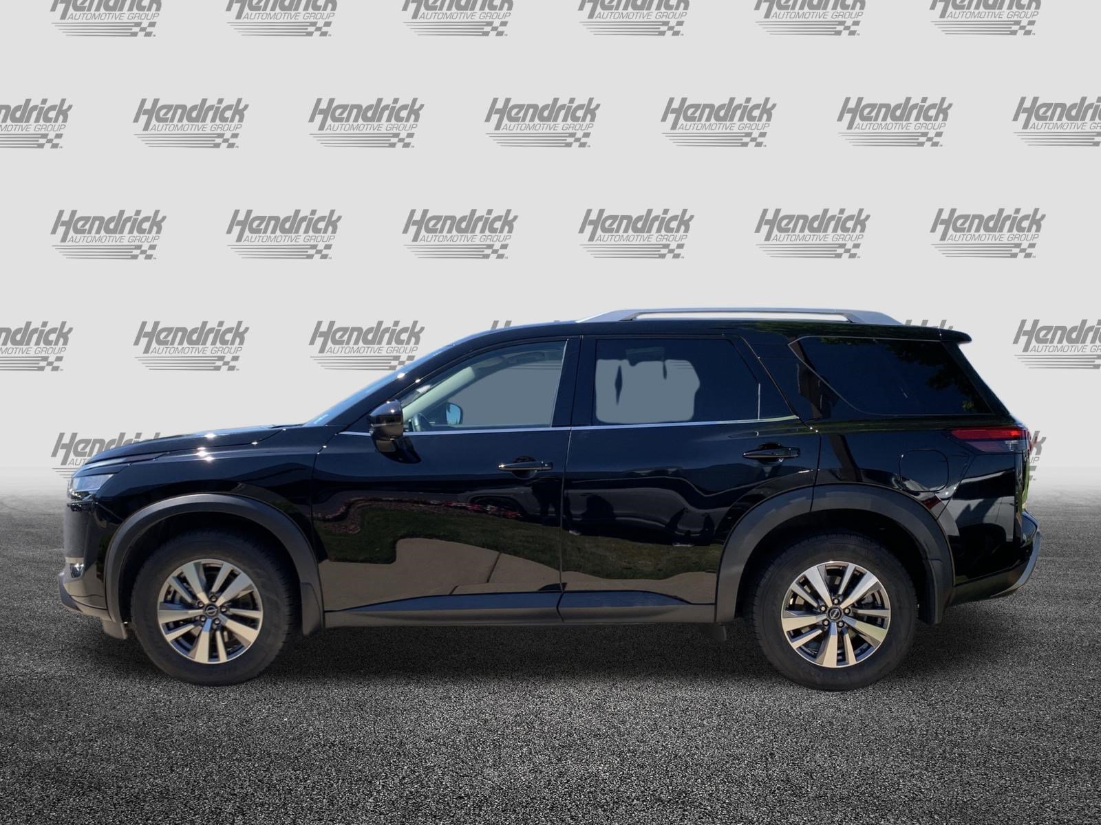 Used 2022 Nissan Pathfinder SL w/ Lighting Package (N92) AWD/4WD image 7