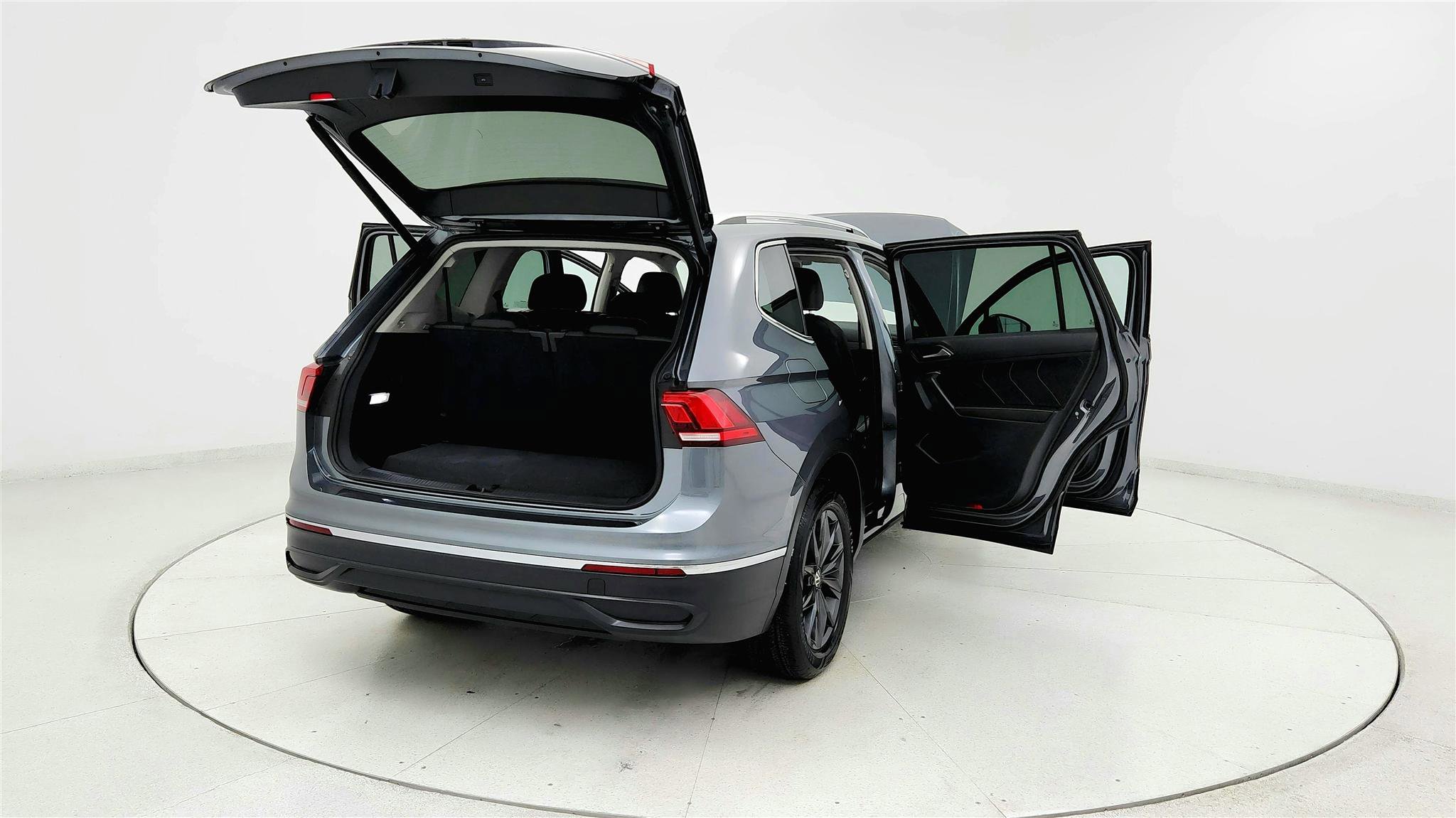 Used 2024 Volkswagen Tiguan SE image 11