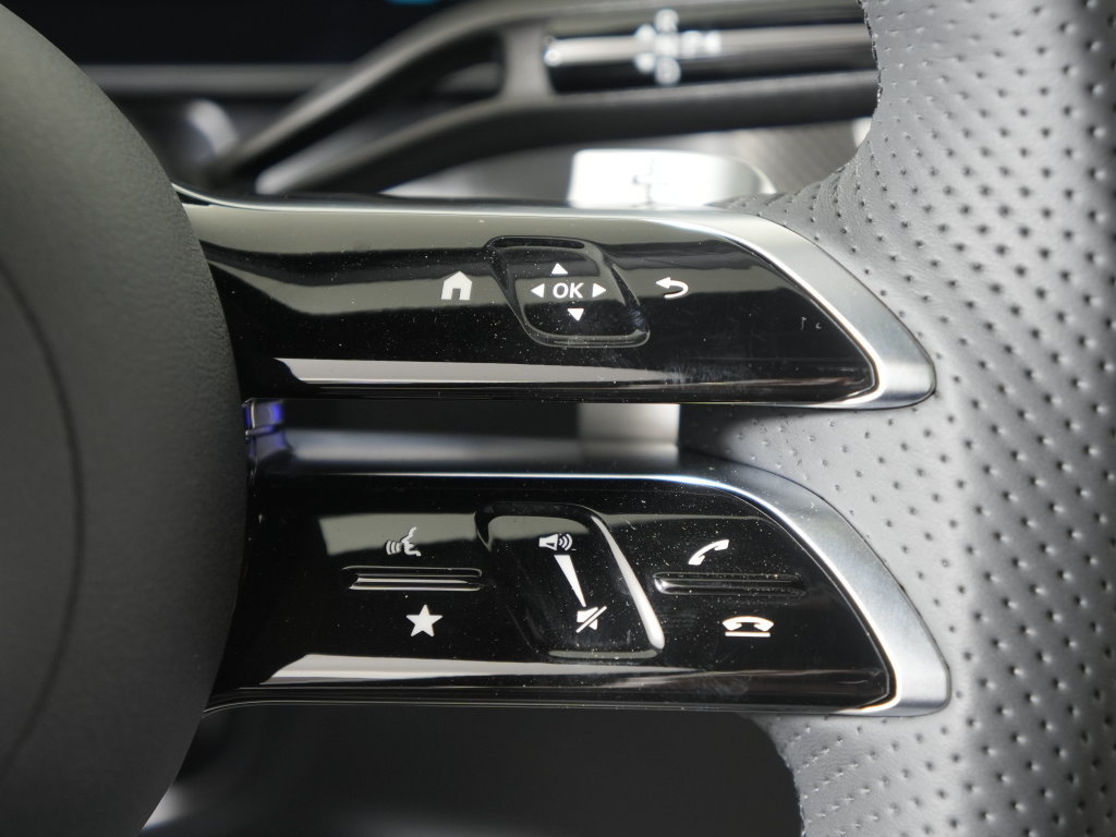Used 2025 Mercedes-Benz GLC 300 4MATIC image 22