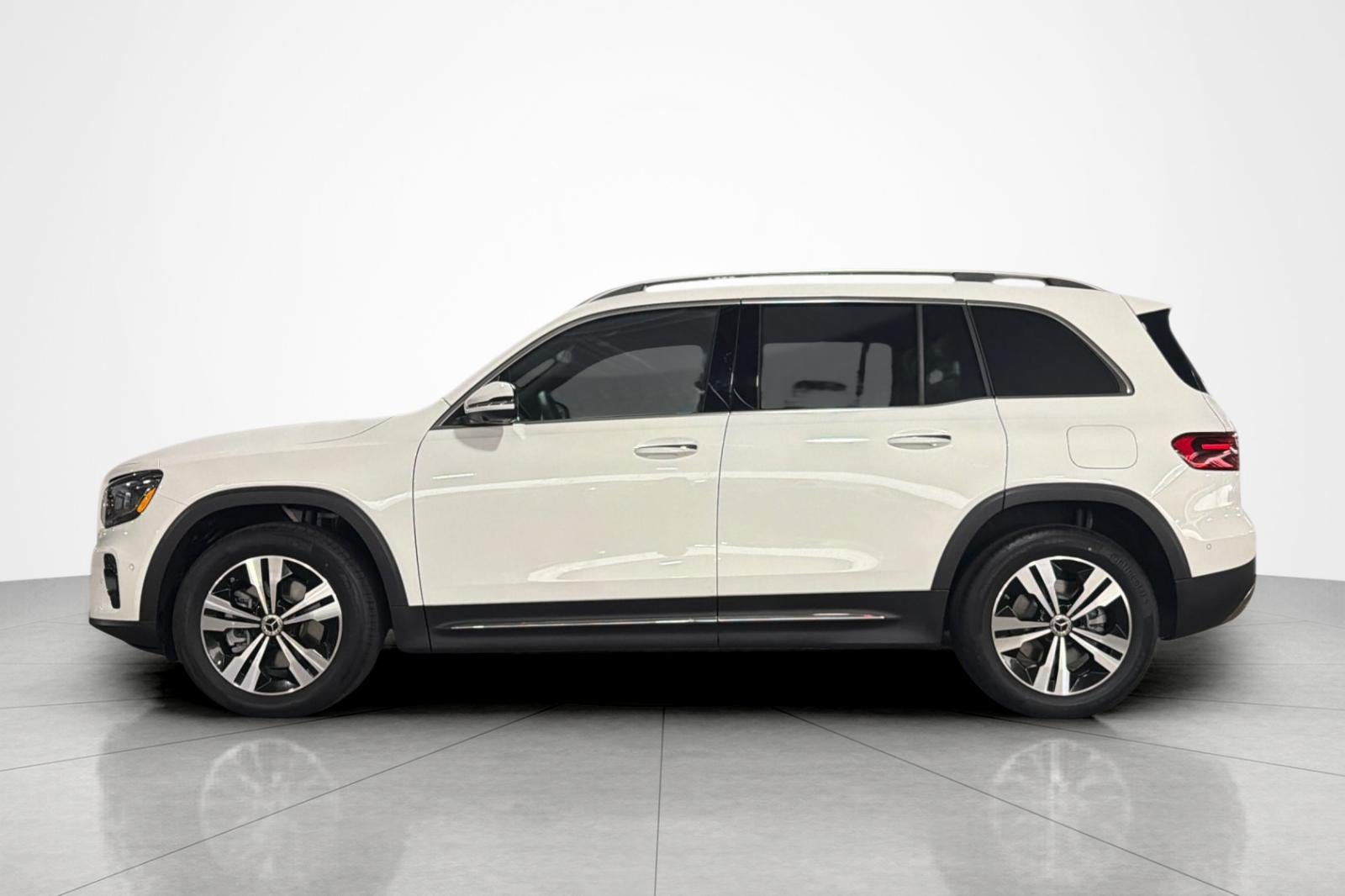 New 2026 Mercedes-Benz GLB 250 image 2