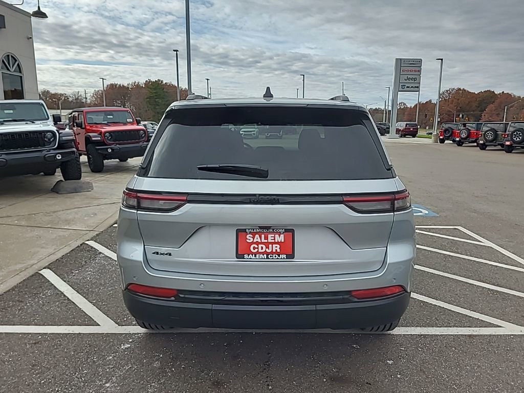 New 2025 Jeep Grand Cherokee 4WD image 14